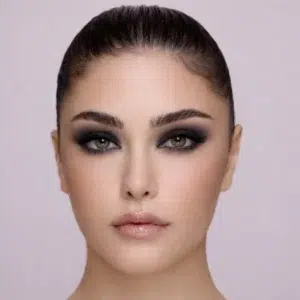 CHOGAN SCHWARZER LIDSCHATTEN – KOMPAKT UND GLÄNZEND 1