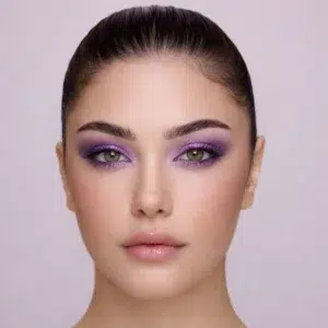 LILAFARBENER LIDschatten von CHOGAN – KOMPAKT UND GLÄNZEND 1